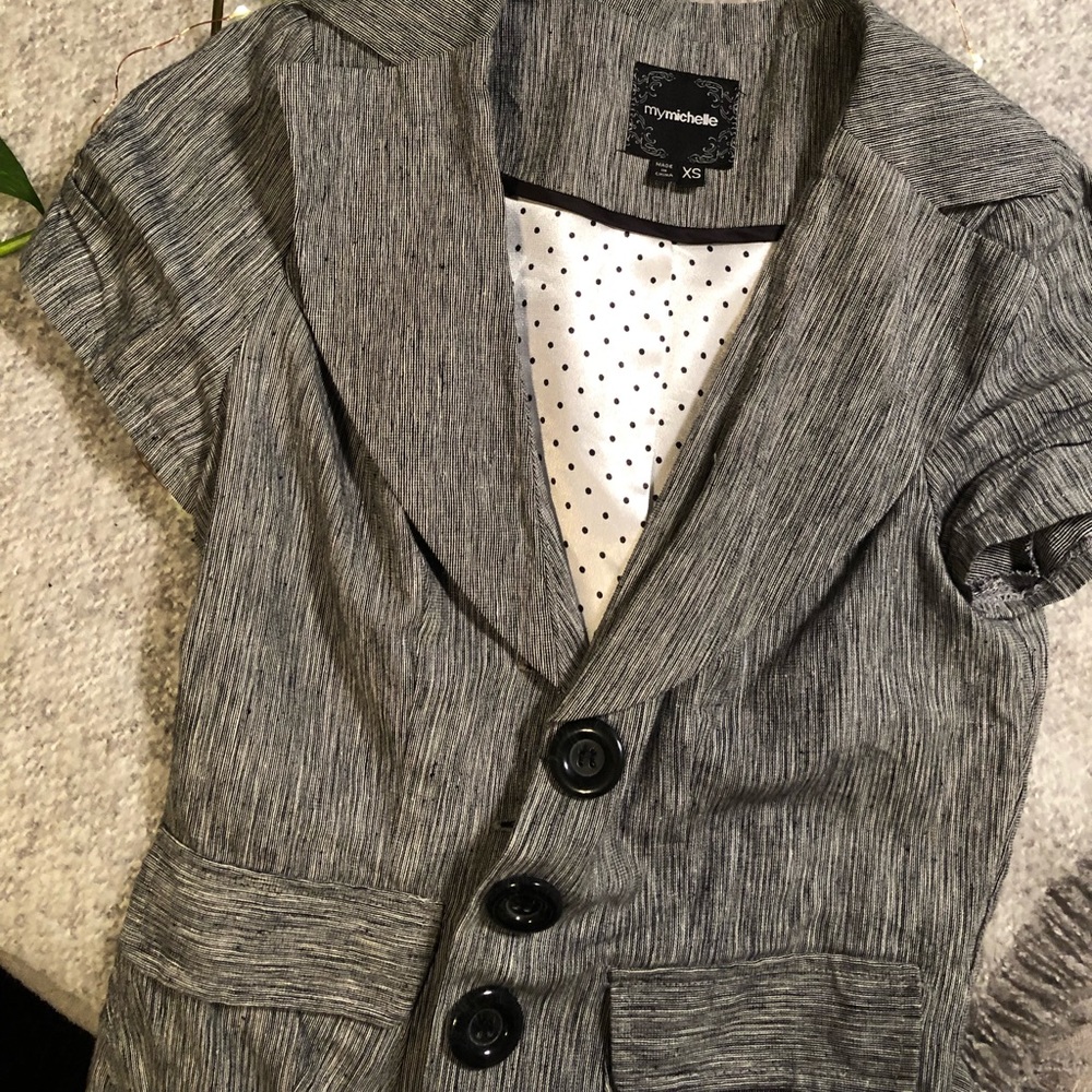 Short Sleeve Gray Blazer with Black Buttons